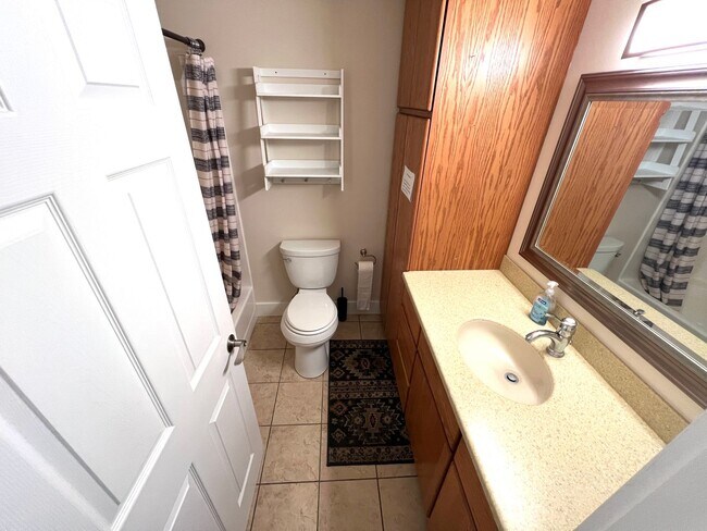 Foto del edificio - 2 Bed 1 Bath Apartment Located in South He...