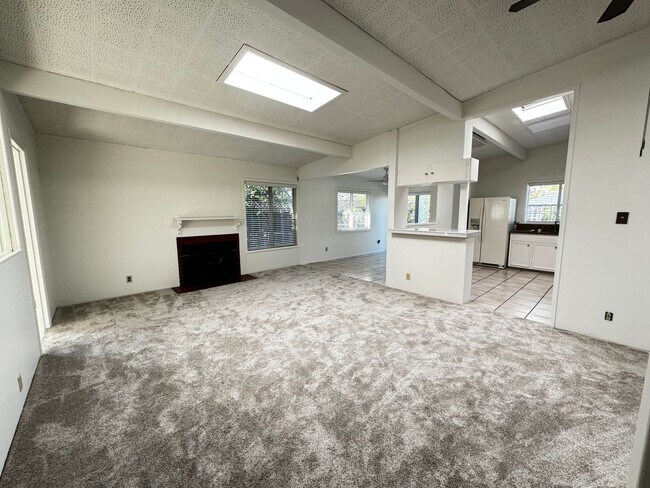 Building Photo - Charming 3 Bedroom Home in Parkside