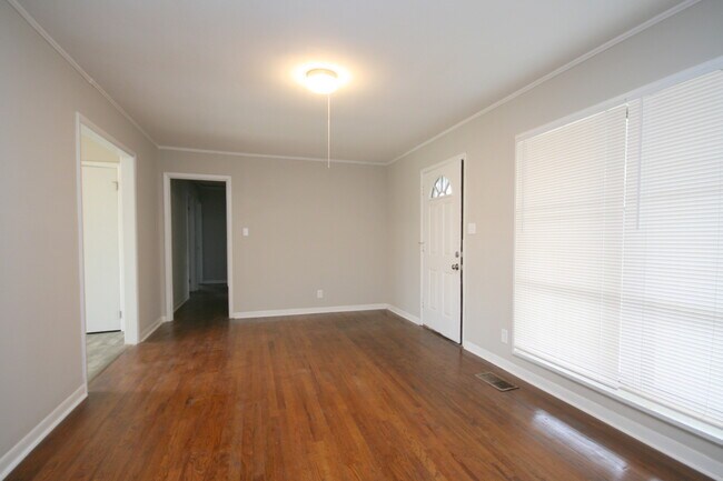 Foto del edificio - 3000 Shadow Lawn Dr NW