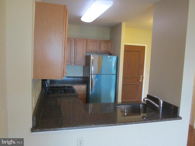 Foto del edificio - 7111 Woodmont Ave