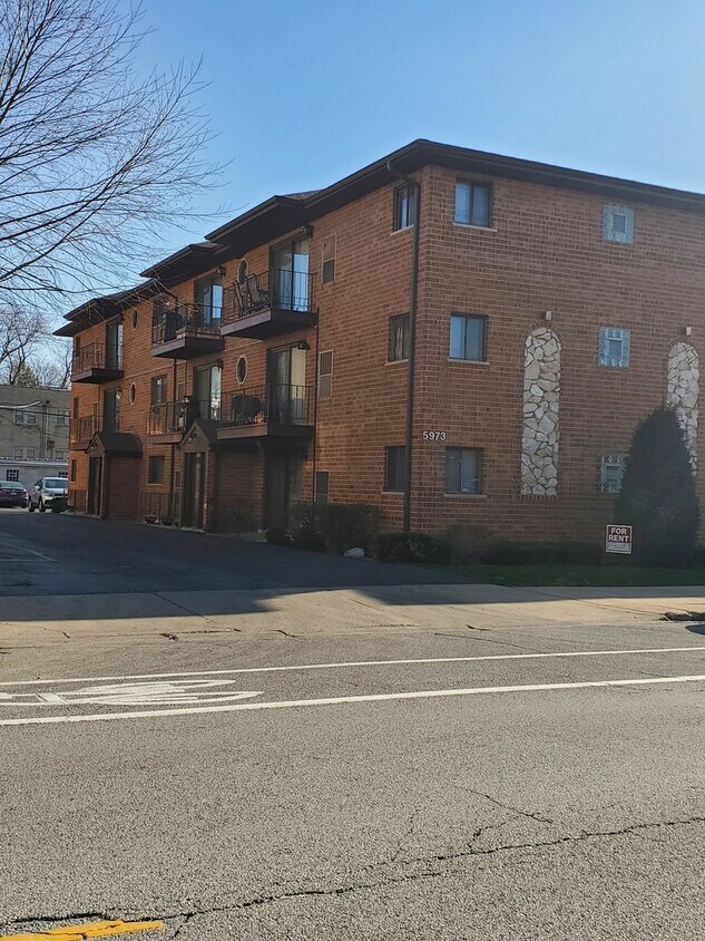 5973 N Northwest Hwy Unit 3C, Chicago, IL 60631 Condo for Rent in