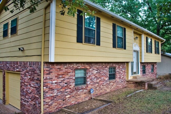Building Photo - 12400 Southridge Drive