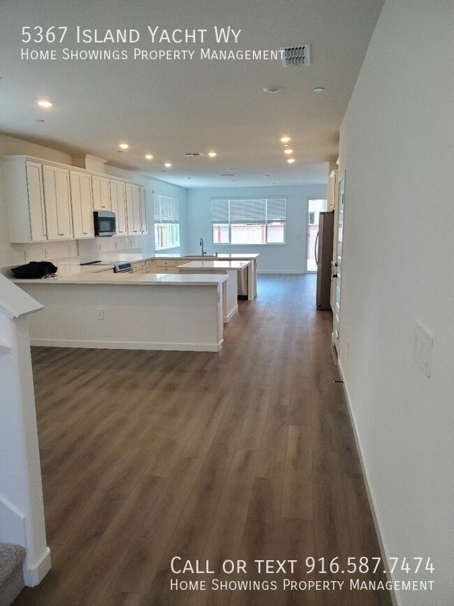 Building Photo - 5367 Island Yacht Wy