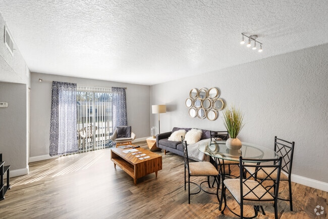 2BR, 2BA - 900SF - Living Room - Oakwood Reserve