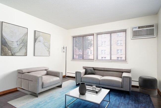 Interior Photo - 2626 Fremont