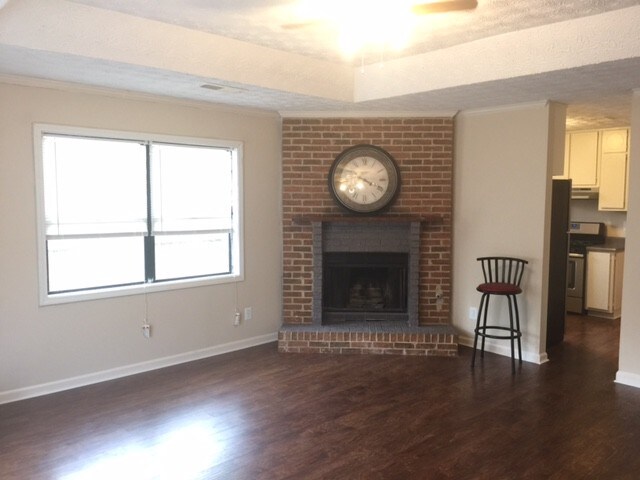 Foto del edificio - 1116 Summer Brook Rd