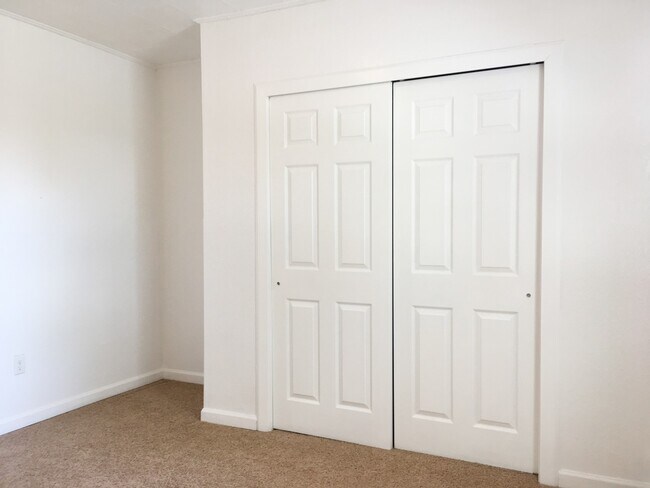 Foto del edificio - Pet Friendly 3 Bedroom Charmer located beh...
