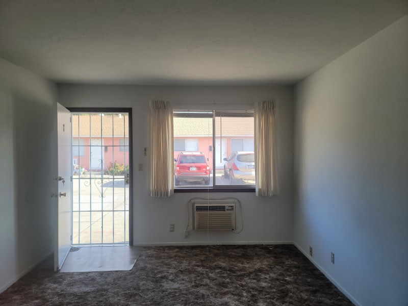 6105 44th St Unit 17, Sacramento, CA 95824 Room for Rent in