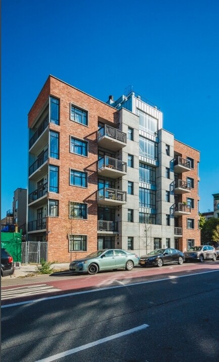 Foto del edificio - 147 Rogers Ave