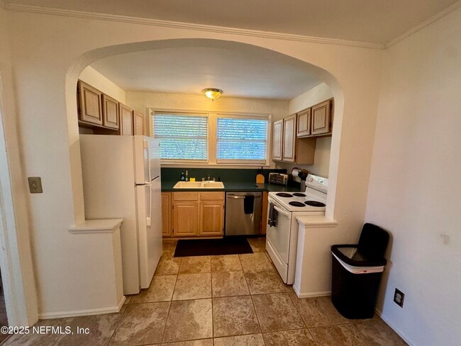 Building Photo - 2336 Herschel St