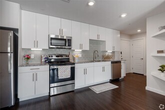 Building Photo - 2401 E Oltorf St