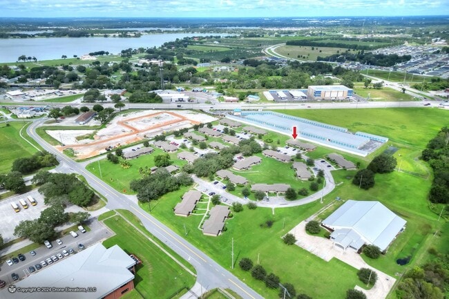 Foto del edificio - Cute 2 Bedroom Apartment in Eagle Lake