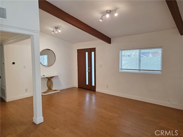 Foto del edificio - 6423 Wilbur Ave