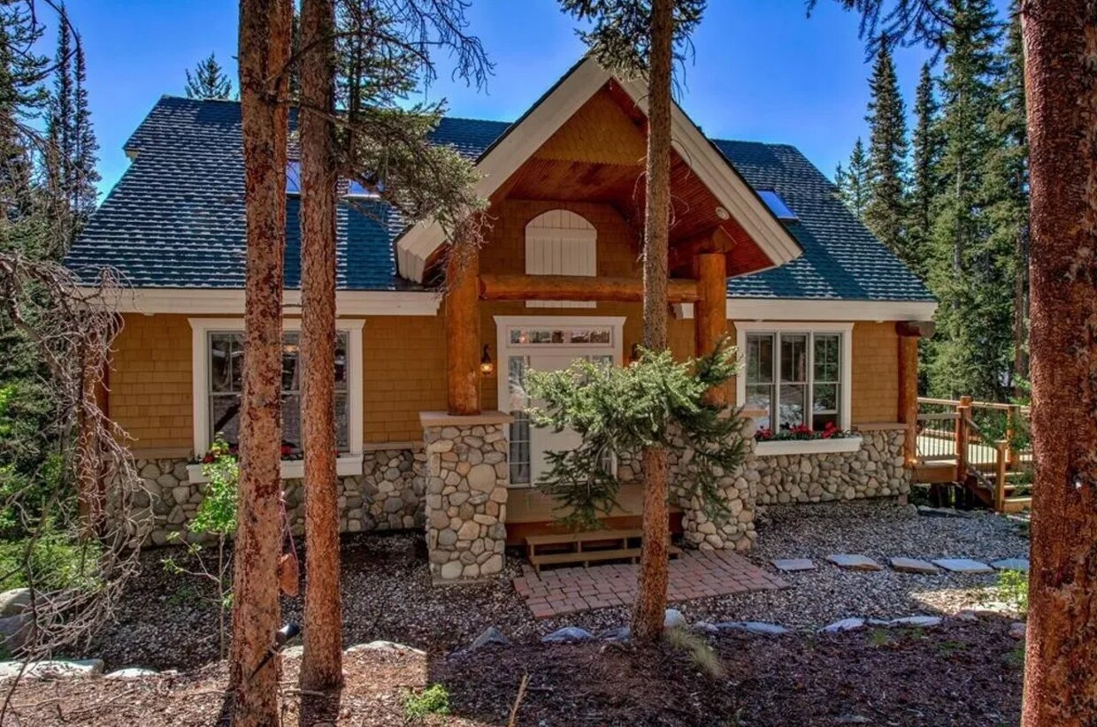 Primary Photo - 68 Peterson Dr