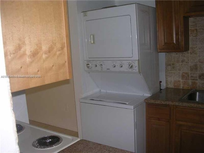 Building Photo - 13898 SW 90th Ave