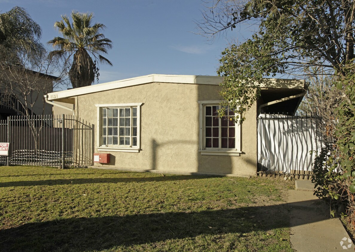 Building Photo - 1131 E PASADENA ST