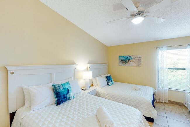 Building Photo - 3601 E Bay Dr