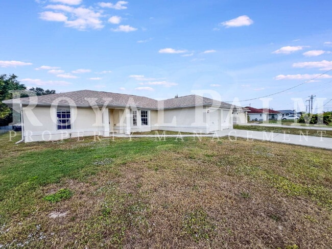 Foto del edificio - New Year, New House? 3BR/2BA Lehigh Acres Home with Garage, Lawn Care, and Big Main Character Energy