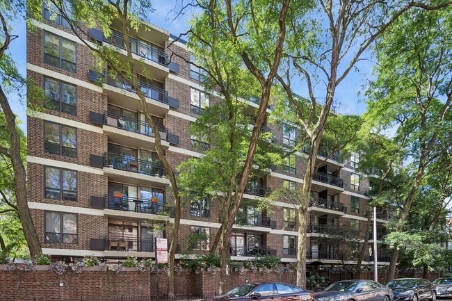 Building Photo - 2600 N Hampden Ct