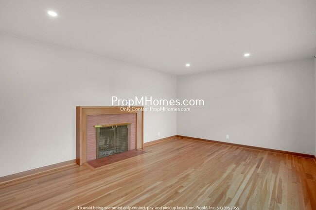 Building Photo - Gorgeous 4 Bedroom Mid-Century Modern in SW!