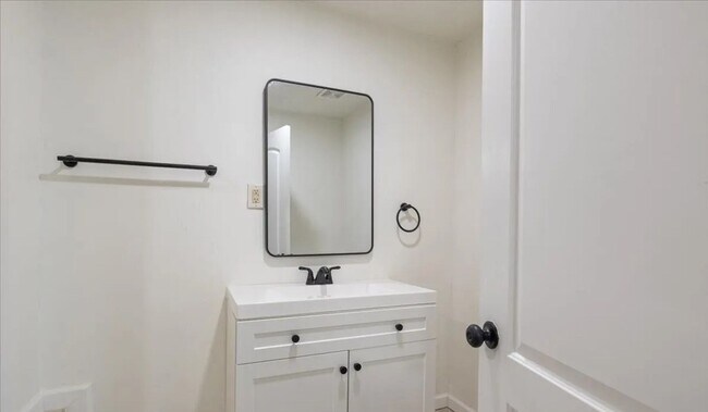 Foto del edificio - Newly Remolded 4 Bedroom on the Northside