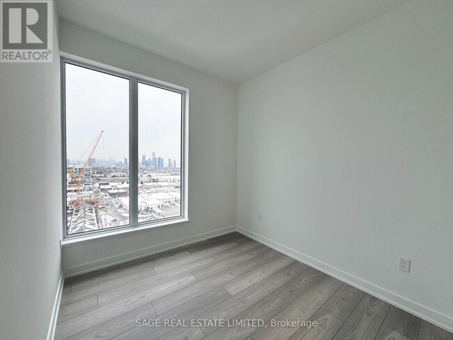 Building Photo - 1007 The Queensway