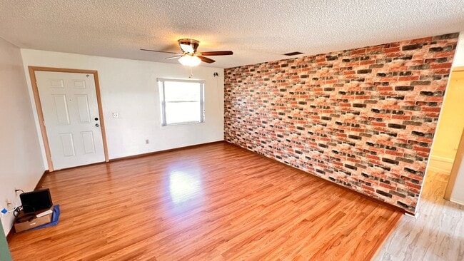 Building Photo - Charming 3 Bedroom, 2 Bathroom Home in Seb...