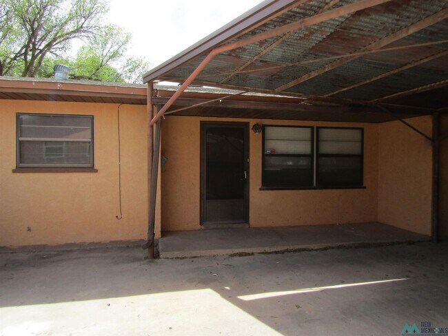 Foto del edificio - 1402 W Briscoe Ave