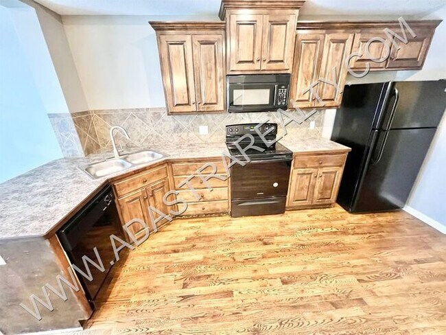 Foto del edificio - Beautiful and Spacious Olathe Townhome-Available in AUGUST!!!