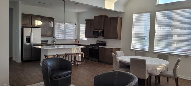 Foto del edificio - 204 Cider Gum Pl