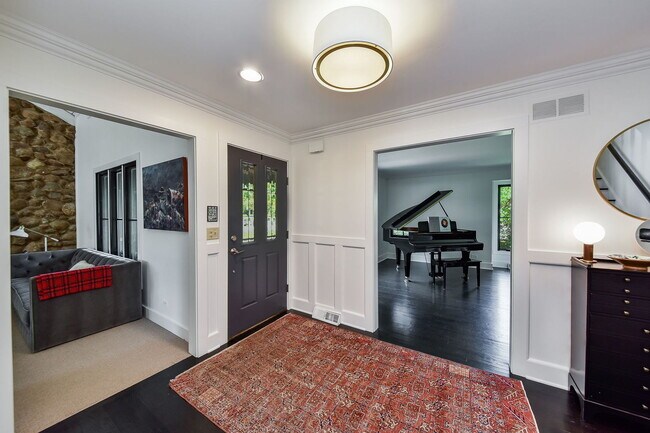 Foto del edificio - 1390 Shady Ln