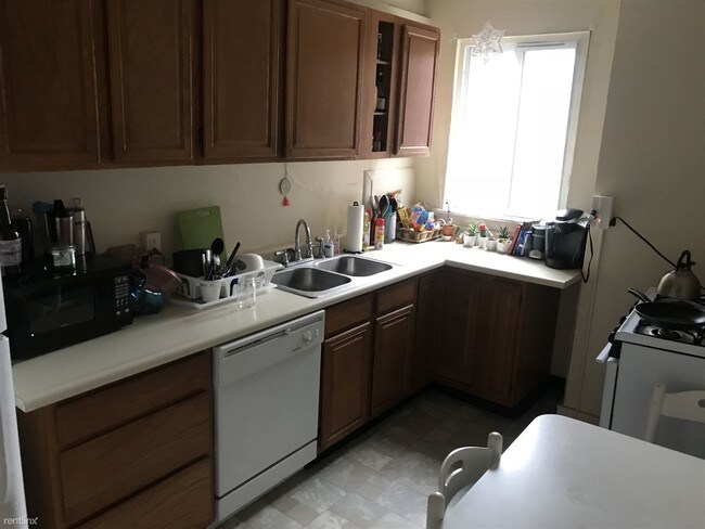 Building Photo - 6 br, 3 bath House - 5 Oakland Sq