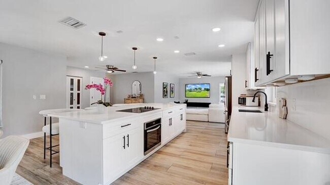 Foto del edificio - 722 SW 28th Ave