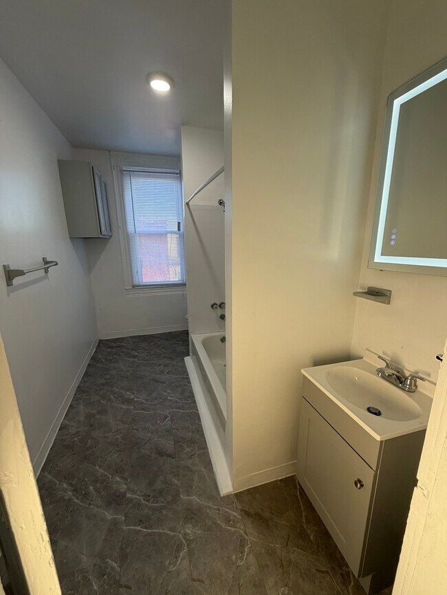 Building Photo - 2 Bedroom Penthouse