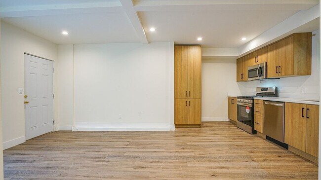 Foto del edificio - 6112 Saturn St