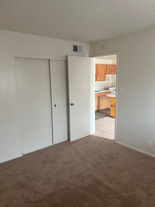 Building Photo - 1 Bedroom 1 Bath In Central Las Vegas