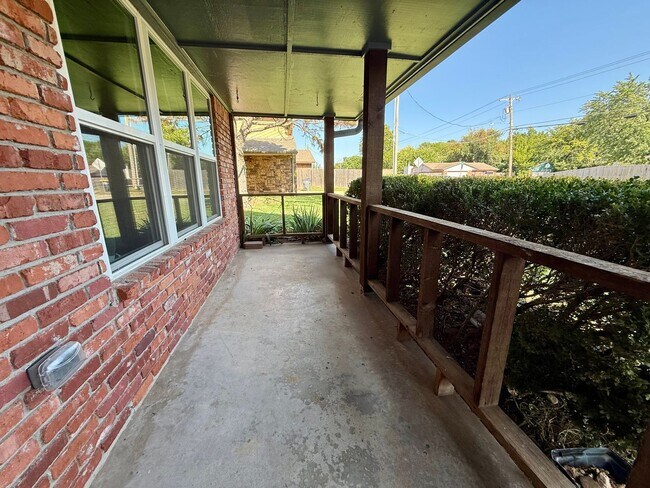 Foto del edificio - Nice 3 bedroom 2.5 bath near Jenks HS