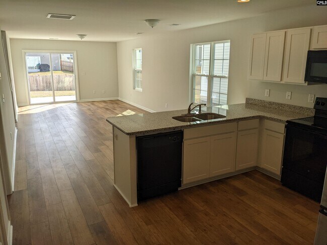 Foto del edificio - 531 Moresby Wy