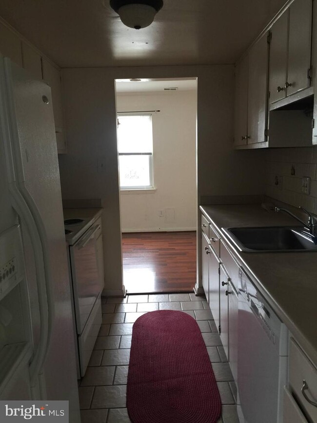 Building Photo - 8227 Wycliffe Ct