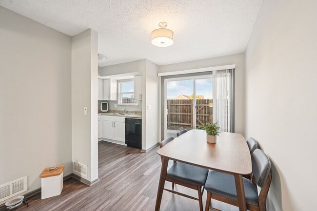 Building Photo - Worthington Meadows