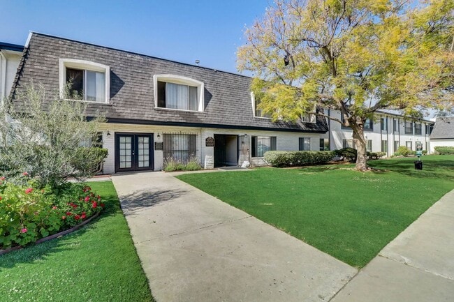 Building Photo - Terre at Sandalwood