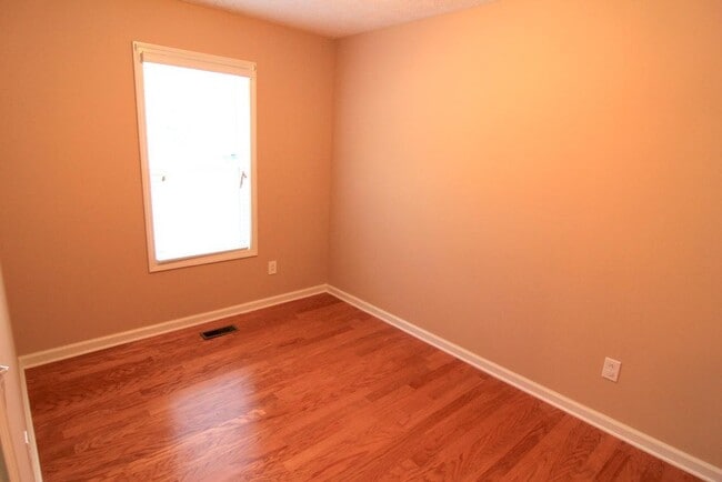 Building Photo - 2552 Lismore Dr