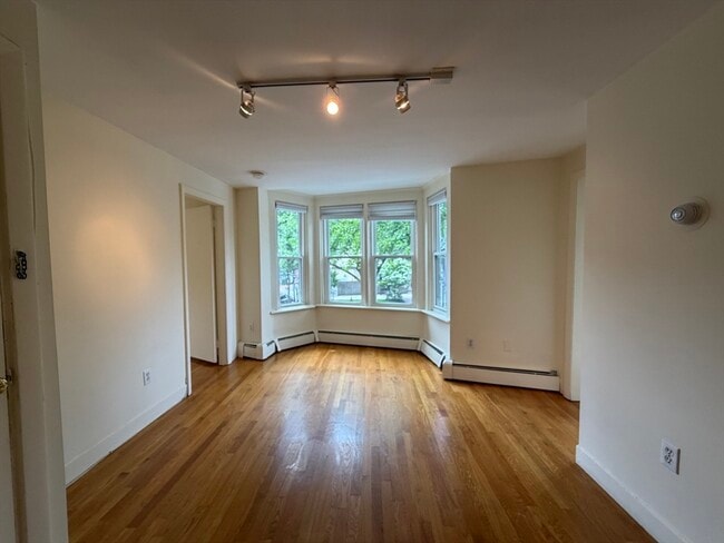 Building Photo - 18 Pleasant St