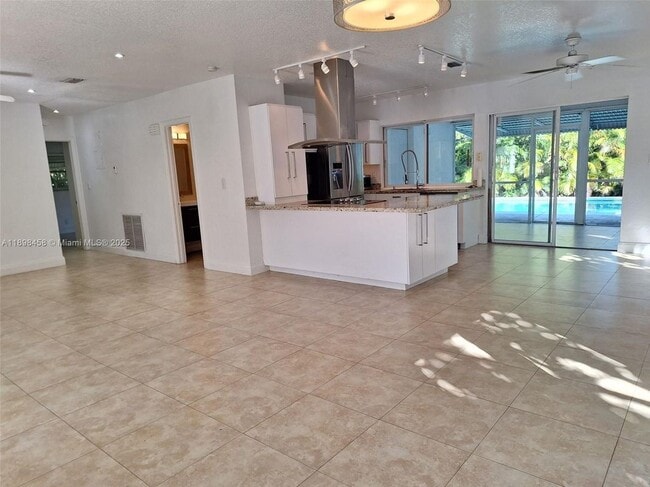 Foto del edificio - 1575 NE 38th St