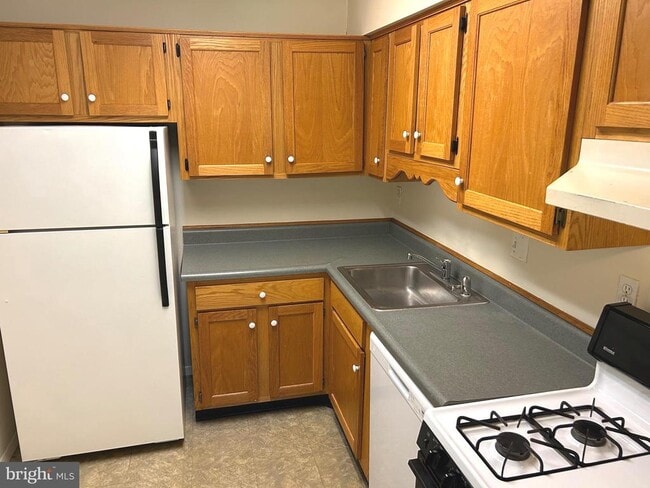 Building Photo - 125 Clubhouse Dr SW
