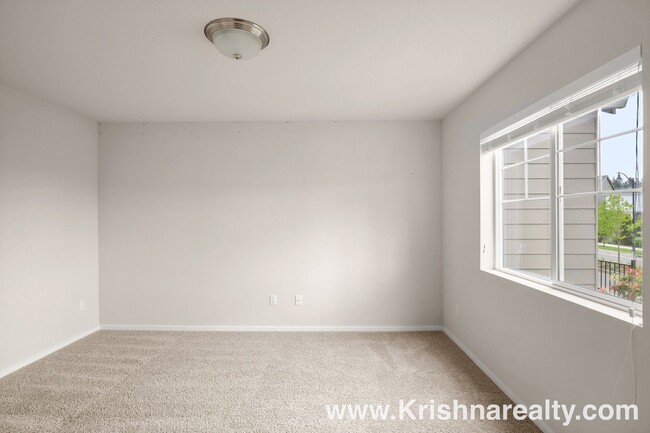 Foto del edificio - Lovely 3BR* 2.5 BA* Townhome in highly des...