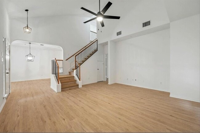 Building Photo - 1310 W Parmer Ln