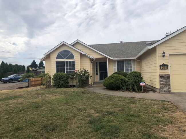 Building Photo - Beautiful 3 bedroom 2 bath house in great ...