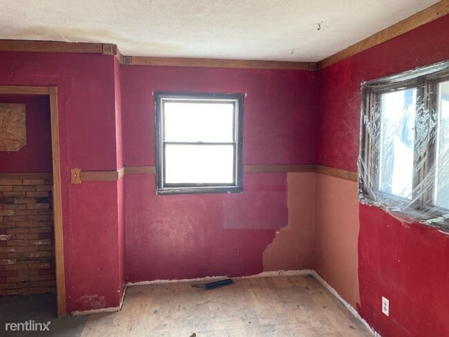 Building Photo - 3 br, 1 bath House - 731 Oak St