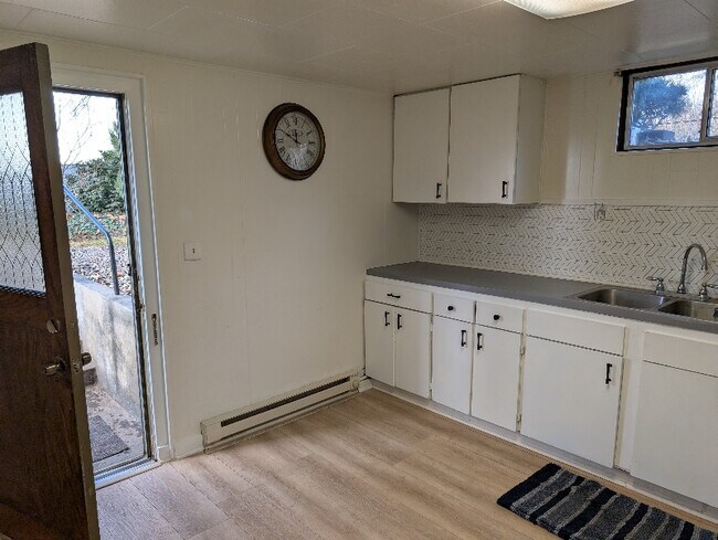 Foto del edificio - 131 W 19th Ave